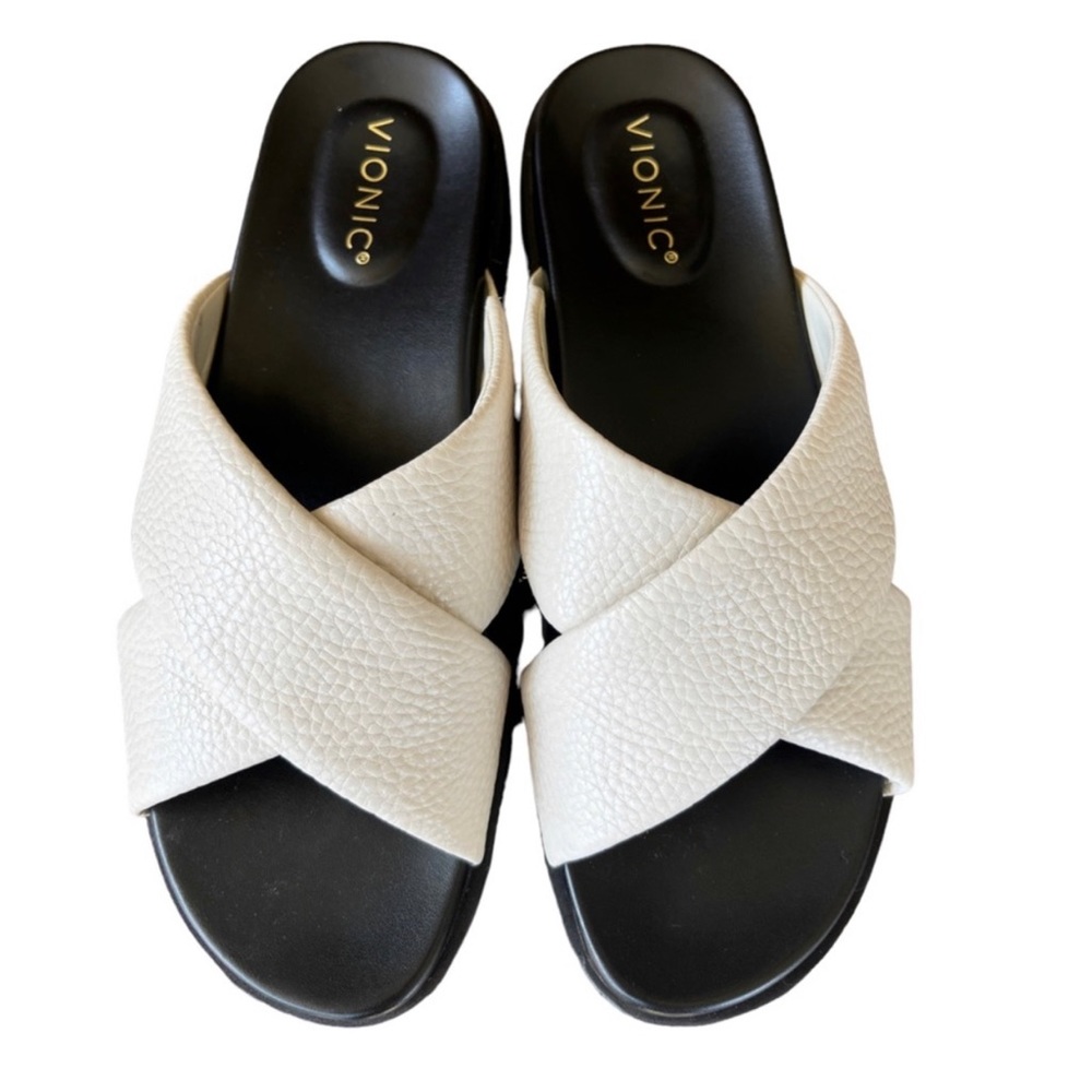 VIONIC VESTA FLATFORM LUG WOMEN’S SANDALS IN BLACK AND CREAM SIZE 11